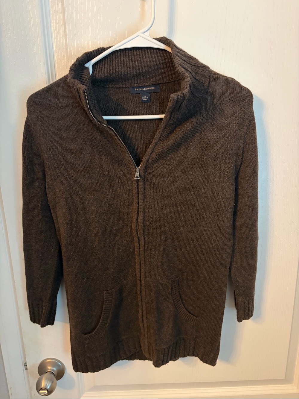 Banana Republic Women’s Dark Brown Zip-Up Sweateri